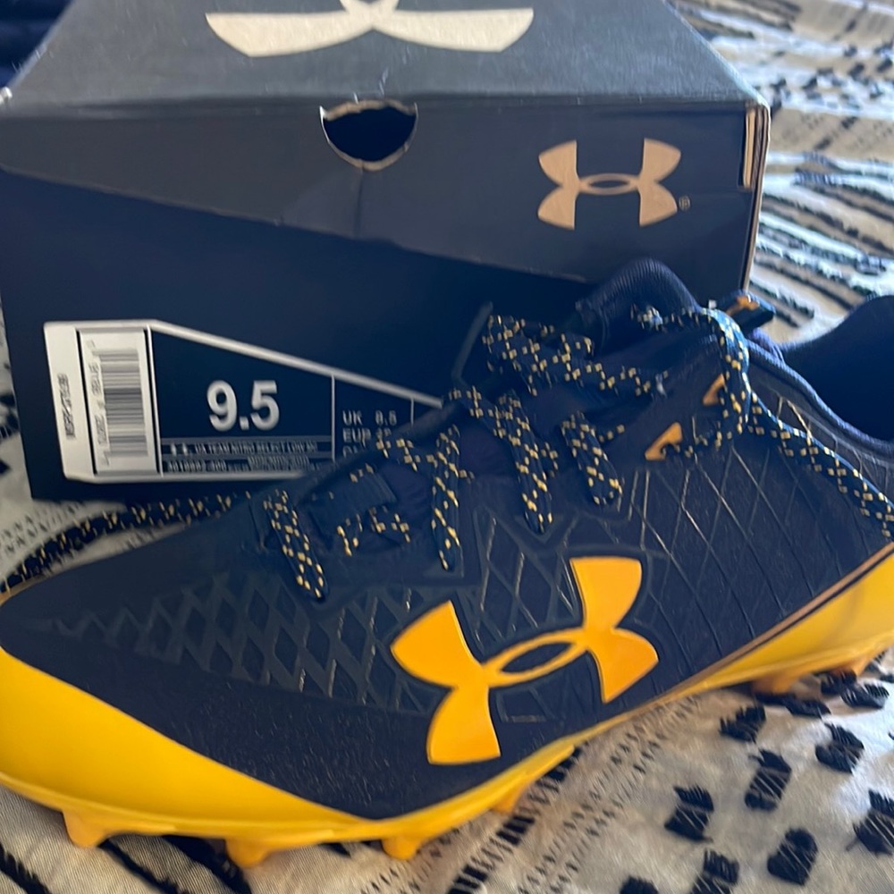 Underamour cleats! Football/soccer “nitro select low tops” size 9.5
